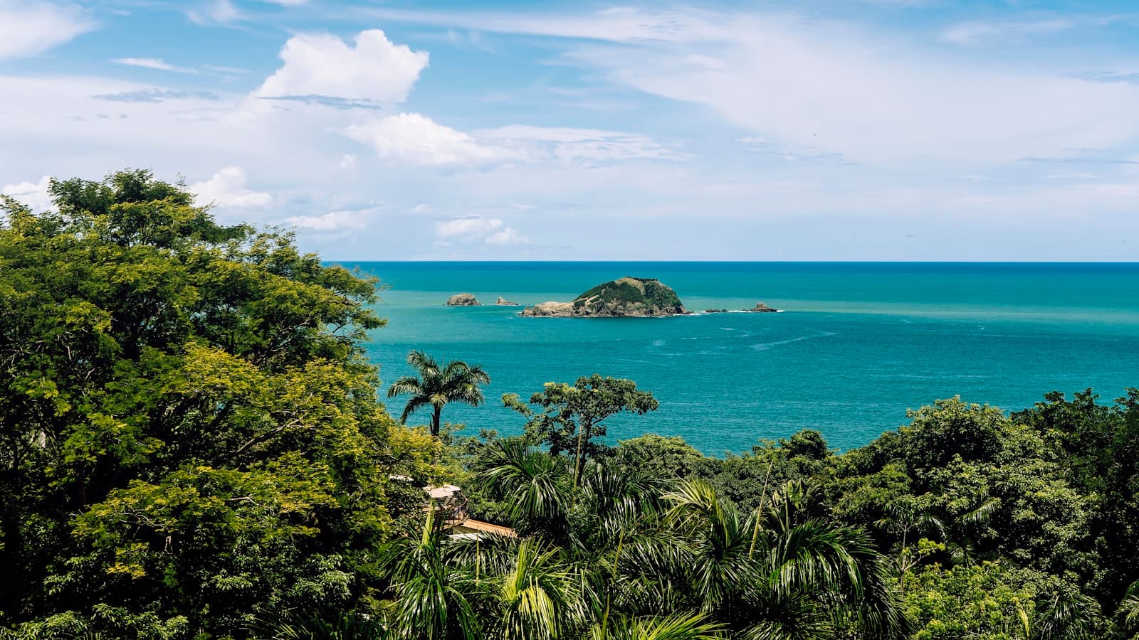 Islets off the rainforest coastline at Manuel Antonio, near Quepos